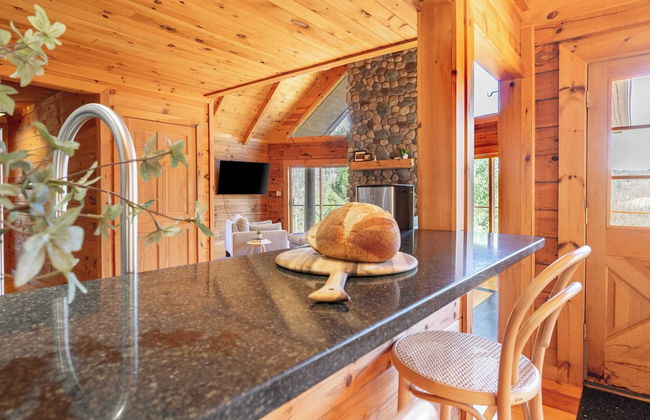 Secluded w/ Deck Views, Hot Tub, & Ping Pong Hudson in the Berks by Avantstay - Foto 16