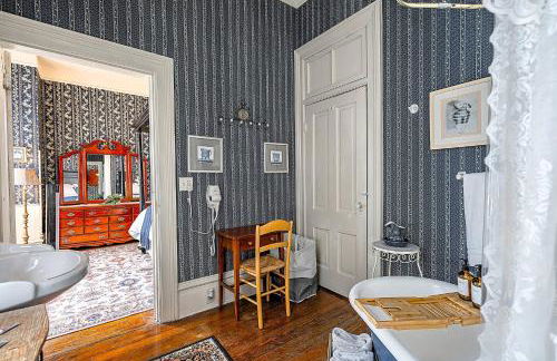 Master King Room Victorian with Private Bathroom in a Historic house - Foto 19