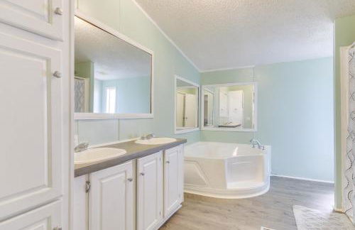 Lakefront Prosperity Home with Private Boat Dock - Foto 15