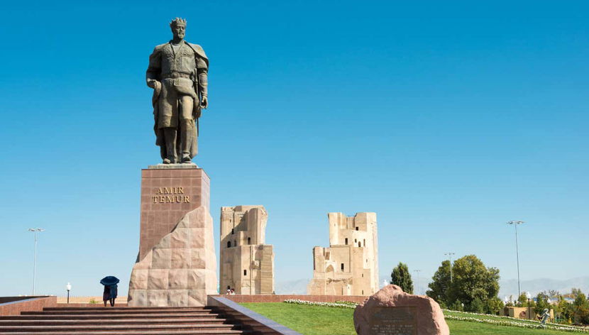Estatua del líder Amir Timur