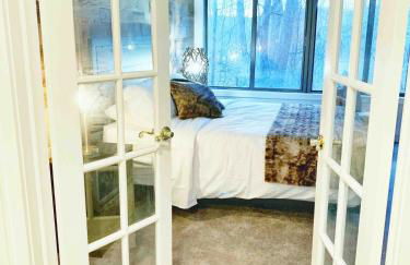 Luxe 10 guest Ski Cabin - Snowboarding Hiking Pools Golf Tennis - Foto 24