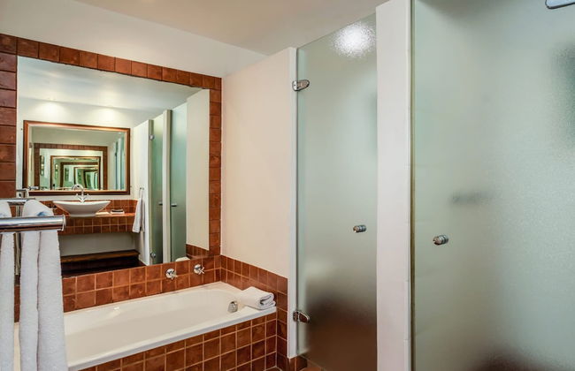 Colonial-style Apartment w Views Pool Area CBT Lodge - Photo 18