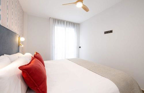 Beach and golf at modern apartment - Photo 8