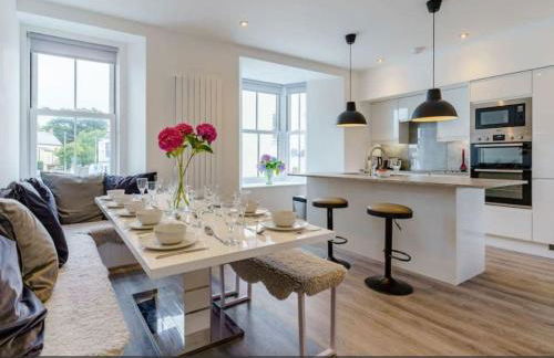 Tenby Heights, 5 en-suites, Parking & Garden - Photo 11