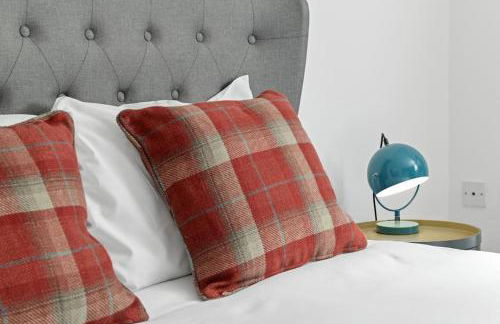 Luxurious 3 Bedroom Apartment in Park Estate - Photo 13