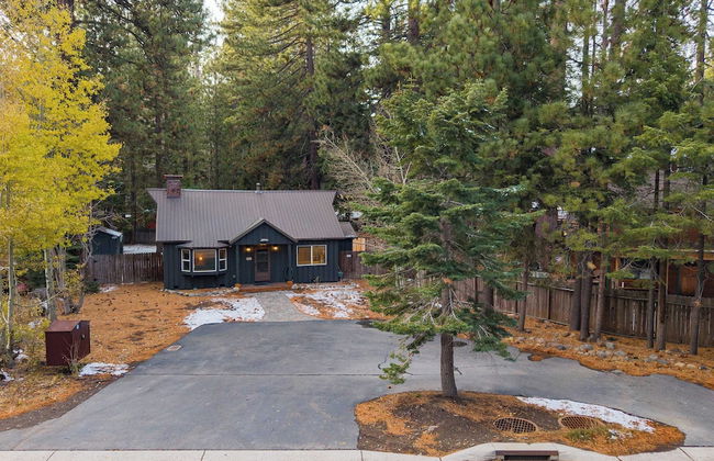 Westlake Cabin by Avantstay Hot Tub, Near Skiing, Walk to Restaurants & Lake! - Foto 33