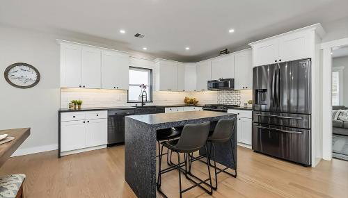Renovated & Sophisticated Home Near Beach & Shops! - Foto 4, stove, dishwasher, pet friendly, minibar