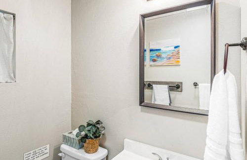 Hot Tub and Spacious Backyard Close to Lake! - Foto 10