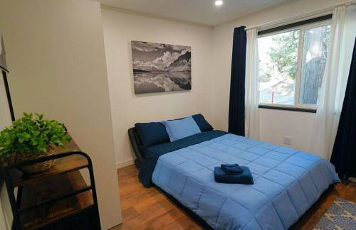 Beautiful Renovated Cozy Forest Home with Hot Tub in Crestline - Foto 46