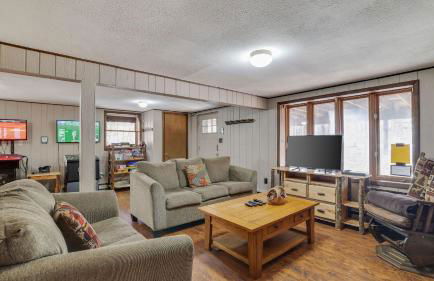 Hot Tub + Sauna + Deck + Firepit + Beach Access + Near Dining Grateful Escape by Avantstay - Foto 40