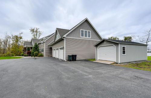 Steps From Oneida Lake Spacious Gem with Game Room! - Foto 44