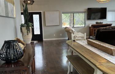 Sedona Uptown Gem!Large yard w grass and shade trees! Views!! NEW! BARREL SAUNA!!! Close to trails, walk to Uptown Sedona, restaurants and shopping - Foto 72