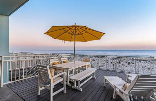 Dog-friendly beachfront dream with a wet bar & two furnished balconies - Foto 49