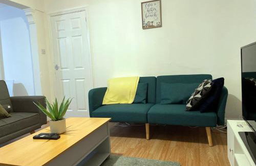 Lovely Spacious House Family & Contractor Friendly 3 Bedroom Near Leeds Centre Sleeps 8 - Foto 5