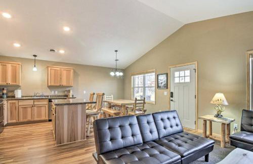 Breezy Point Cabin with Fire Pit - Walk to Lake - Foto 5