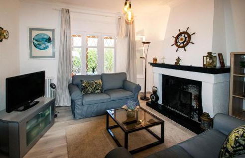 5 Bedroom Awesome Home In Alella - Foto 3