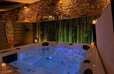 La biche au bois piscine chauffee jacuzzi - Photo 26