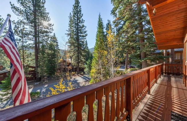 Wolf s Lair by Avantstay Swiss Chalet w Private Hot Tub Access to Northstar Resort Community - Photo 4