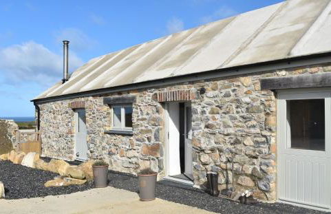 The Dairy, Treathro Farm - Rural, sea views, woodburner - Photo 3