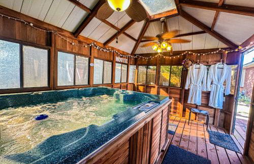 Maple House Romantic Getaway WHot Tub Near IAH - Foto 51