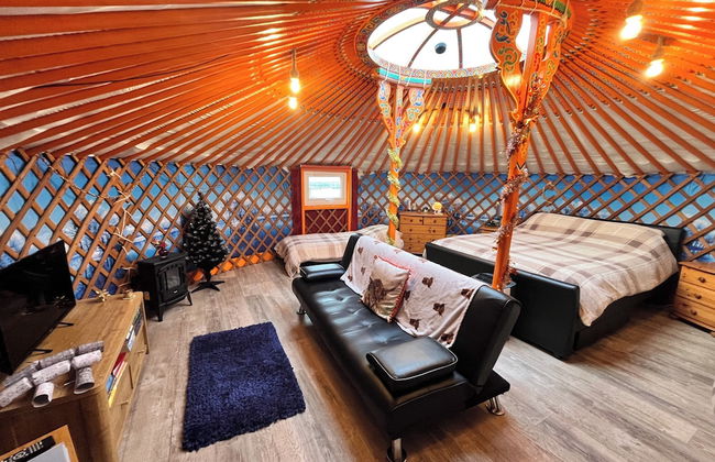Orange Yurt With Hot Tub- Sleeps 3, Parking & Wifi - Photo 5