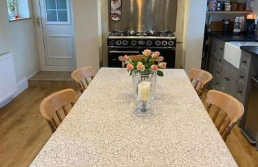 Delightful 3 bed cottage with hot tub & sea views. - Photo 23