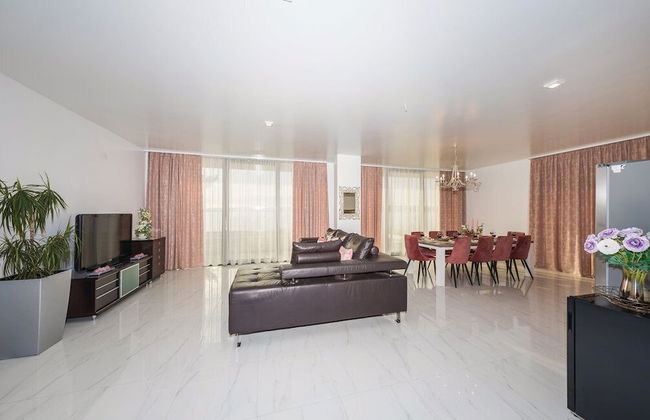 Beachfront Villa Baronessa with Pool - Photo 18