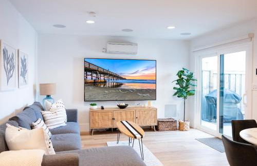 Luxury 2BR Steps to Beach & Pier with AC plus Garage Parking - Foto 2