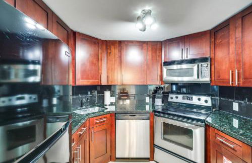 Steps to Sand! 10th-Floor Ocean Manor Unit with Pool - Foto 5