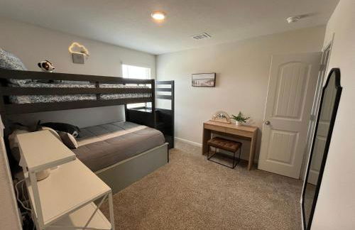 New 4BR Walk to Community Pool & Playground - Foto 7