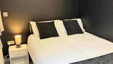Two Bedroom Flat by Brookland Stays Serviced Accommodation Short Lets Leeds with Free WiFi - Foto 3