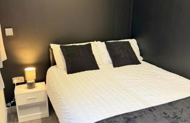 Two Bedroom Flat by Brookland Stays Serviced Accommodation Short Lets Leeds with Free WiFi - Foto 3