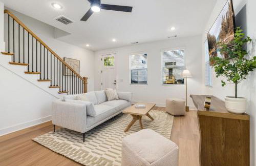 The Diamond-Half mi to Baum Walker Field-1 mi to DT - Photo 4