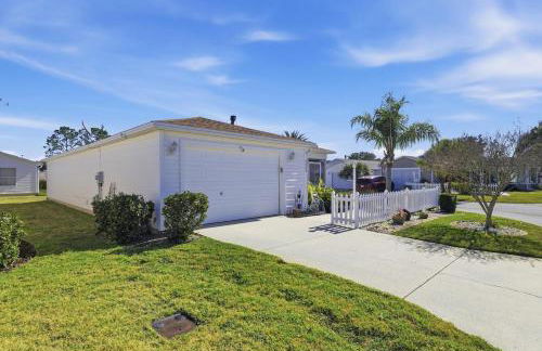 Lovely 2BR Near Lake Sumter and Brownwood With Golfcart - Foto 9