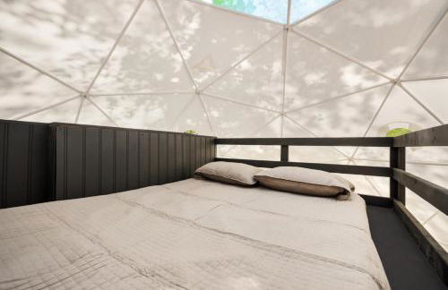 Luxe 2 Bed Dome w Hot Tub Deck Fire Pit & Bath - Foto 26