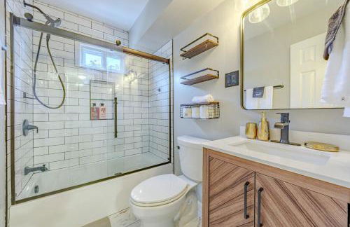 Stylish Forest Retreat Minutes from DC - Gary - Foto 8