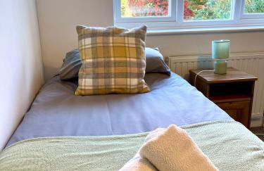 Large 5 bed detached house near Stansted Airport with Parking for 2 vehicles! Stansted Stays - Foto 8