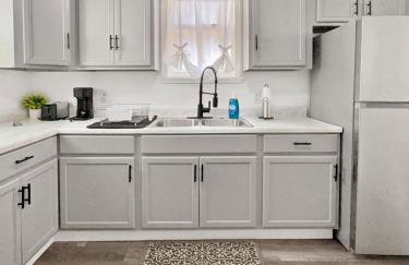 Save 50 percent on 30 or more Days! 3BR by UofR & ROC NY Airport - Foto 30