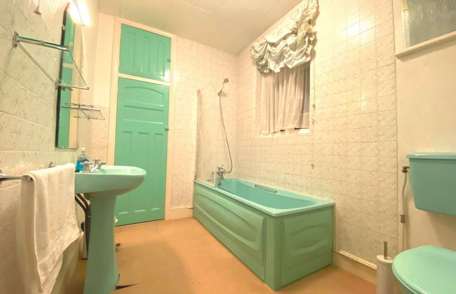 Bright and Spacious 4 Bedroom Home - Foto 19