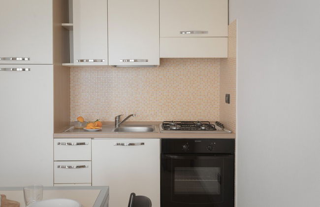 Stylish Residence Le Fontane 1 Bedroom Apartment Sleeps 3 Persons - Photo 30