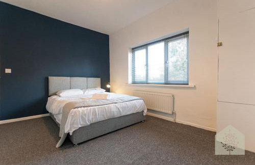 Holt House - Photo 13