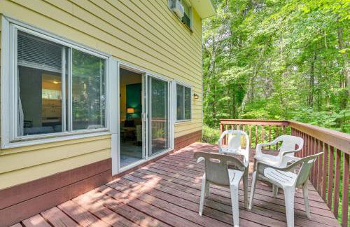 Lake George Townhome with Deck 2 Mi to The Outlets! - Foto 2