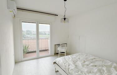 Thomas House on Train Tracks - Foto 6