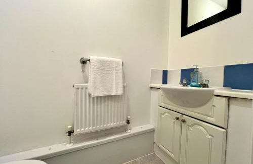 Delightfully decorated cosy two bedroom family home Great transport links to central London - Foto 11