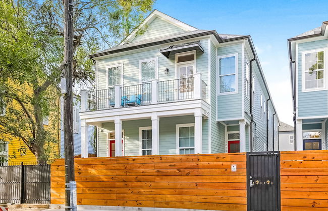 Stunning Modern and Fully-Upgraded 5 BR with Pool - Foto 1