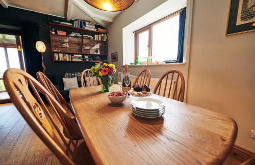 Brofallen - spacious holiday cottage with sea views and enclosed garden - Photo 6