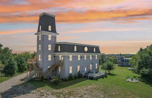 The Starlight Tower Hot Tub Suite with 8-Jet Massage Shower and Amazing Views - Foto 16