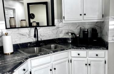 Quiet Stylish Stay with Office Space near Downtown - Foto 20