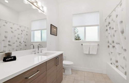 New House with Chef's Kitchen and Spa-like Suite - Foto 27