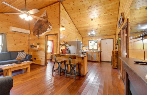 Fireside Evenings Red River Gorge Gem with Hot Tub - Foto 7